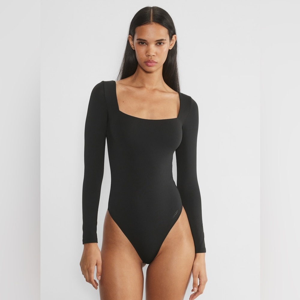 Babaton Aritzia Original Contour Squareneck‎ Bodysuit Size XL - Picture 3 of 16